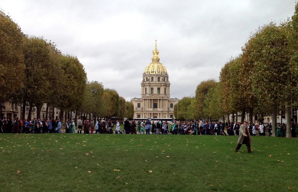 Déflié devant les Invalides. Automne 2013 2 copie